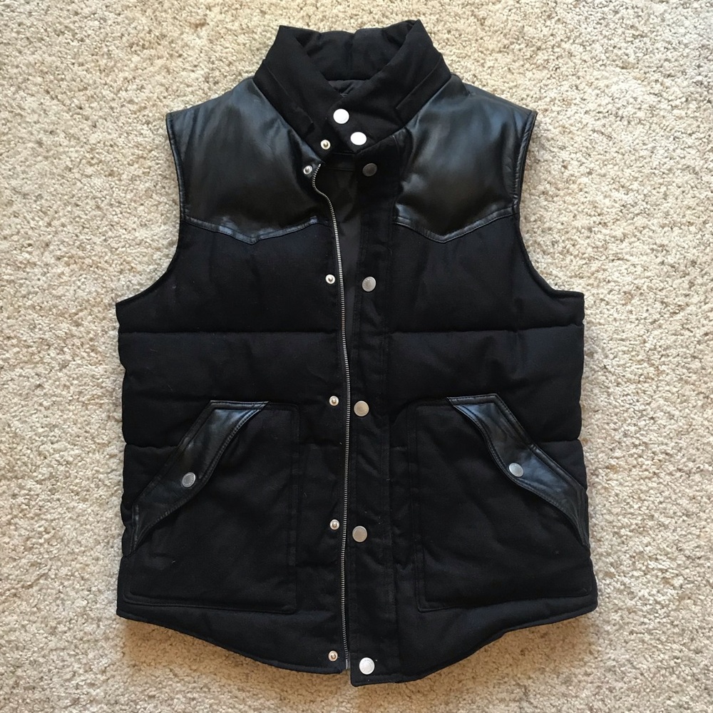 Black men’s Zara puffy vest